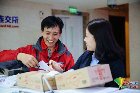 工作中的宋学文。本人供图
