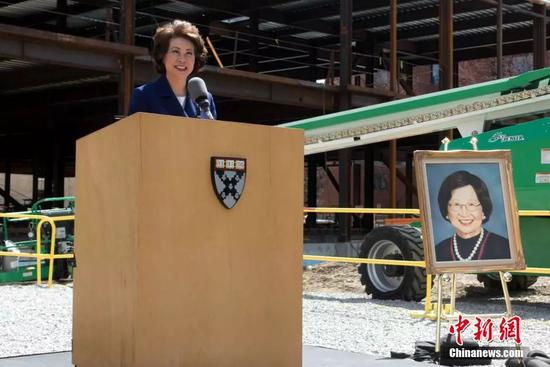 資料圖：趙小蘭在趙朱木蘭中心大樓封頂儀式上致辭。阮煜琳 攝