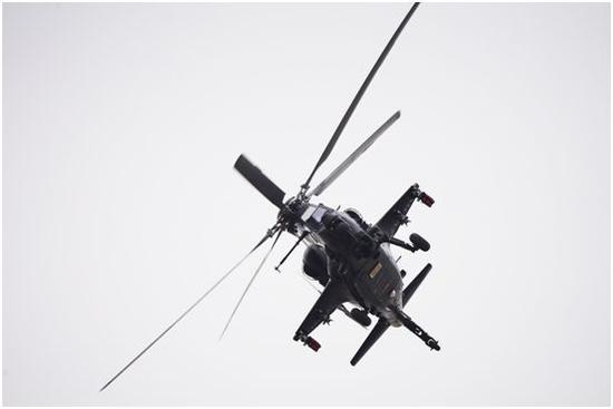 直-10武装直升机蛇形机动飞行