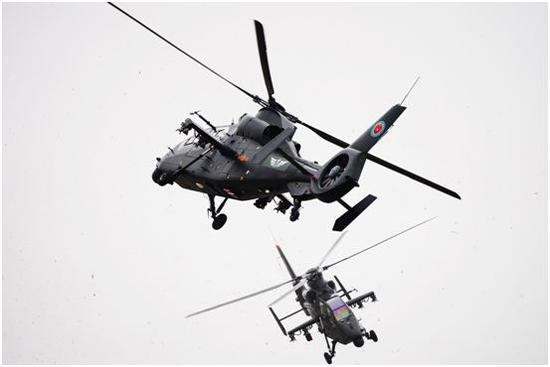直-19武装直升机表演交叉钟摆