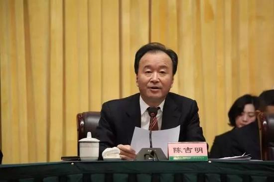 新濠娱乐棋牌游戏,彩民刮中40万元 冷静了三天才来兑奖