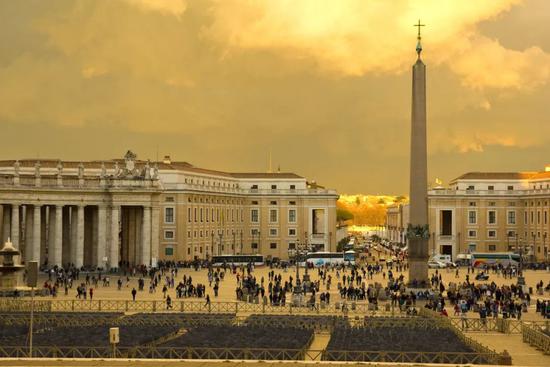The former lively St. Peter's Square The