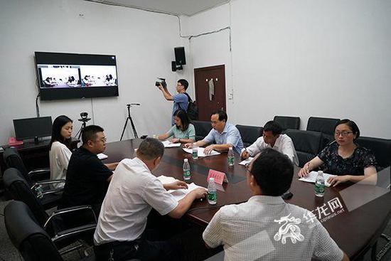 “你笑起来真好看——决战脱贫攻坚看西部”网络主题活动云采访现场。李斌摄 华龙网发