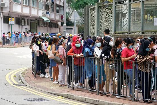 香港外傭排隊參加核酸檢測 人民日報海外網