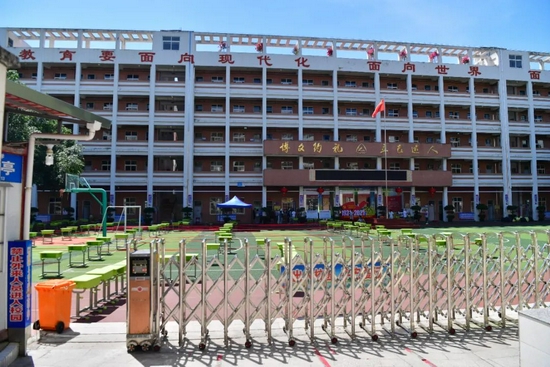 🔹9月13日,福建仙游,莆田学院附属实验小学已暂停线下教学。中新社记者 张斌 摄