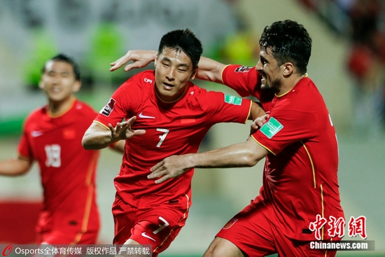 武磊（左）与洛国富庆祝进球。图片来源：Osports全体育图片社