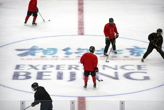 “相约北京”冰球测试赛。