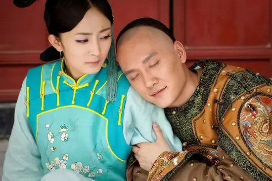 图为男女主演杨幂(左)和冯绍峰.