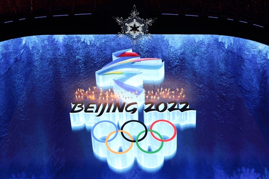 2月20日晚,北京第二十四届冬季奥林匹克运动会闭幕式在国家体育场举行。这是开场“点亮”环节。新华社记者徐子鉴摄