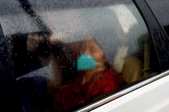 3月23日，陆续有失联乘客家属抵达广西梧州市藤县律村，部分家属面色憔悴。图/澎湃影像