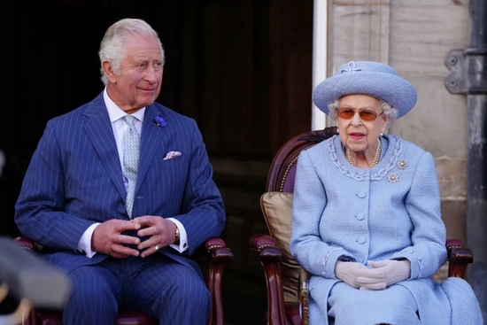 當地時間2022年6月30日，蘇格蘭愛丁堡，英國女王伊麗莎白二世和查爾斯王子出席活動。圖/IC photo