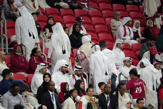 卡塔尔球迷提前离场 图据视觉中国