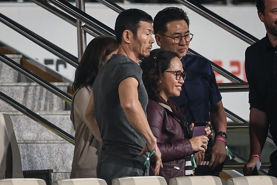 孙兴慜父亲孙雄政(左一) 图据IC photo