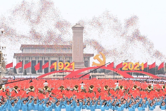 庆祝中国共产党成立100周年大会在北京天安门广场隆重举行。这是庆祝大会现场放飞气球(2021年7月1日摄)。新华社记者 李尕 摄