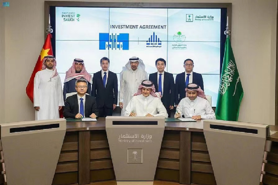 中国建筑与沙特国家住房公司、沙特市政与农村事务部签约。来源：沙特通讯社