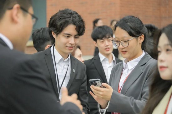 水杯壁很多气泡能喝吗