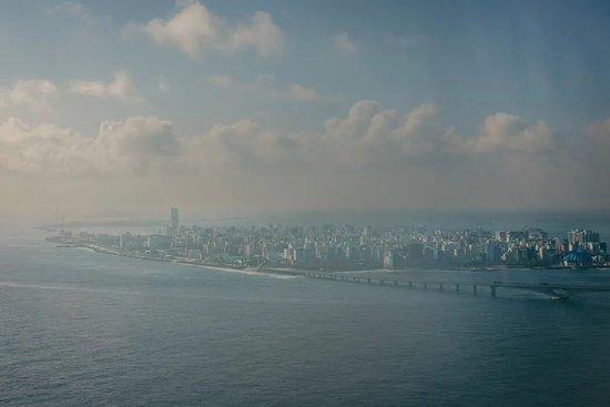 中馬友誼大橋將馬爾代夫首都馬累同馬第二大島胡魯馬累連接起來。圖源：GJ