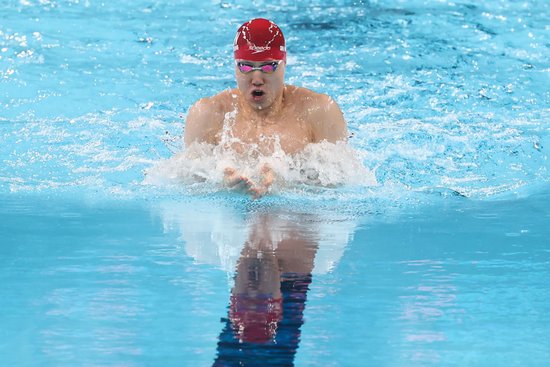 游泳世锦赛男子50米蛙泳预赛，覃海洋晋级半决赛孙佳俊止步