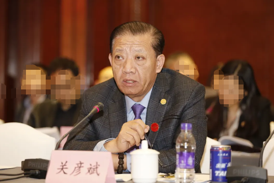 亿万富豪出轨杀妻 这出争产大战太激烈了