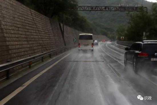 冒雨急行六百里