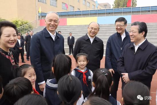 在朝阳区实验小学雄安校区,鼓励同学们好好学习、天天向上