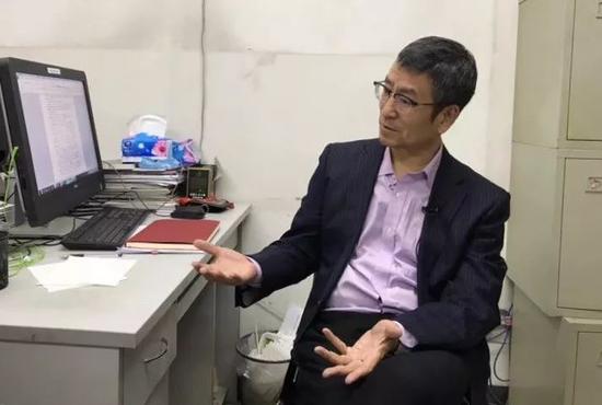 白岩松接受新京报采访。新京报记者逯仲胜 摄