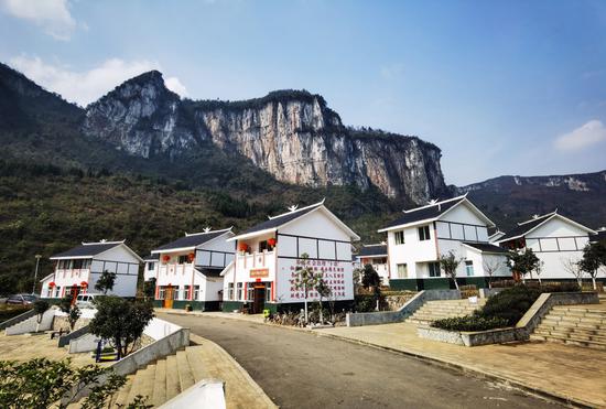 这是2021年2月20日在贵州省毕节市黔西县新仁苗族乡拍摄的化屋村麻窝寨易地扶贫搬家会合安顿点。新华社记者 杨文斌 摄