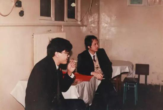 1980年代，悦宾饭店的食客。新京报记者 彭子洋 翻拍