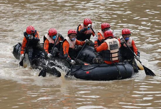  ▲菲律宾军方在马利金纳河一带进行台风灾害救援演习 图据东方IC