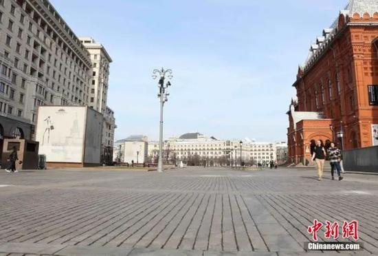 当地时间3月28日,莫斯科进入“准封城”状态。红场附近行人稀少。中新社记者 王修君 摄