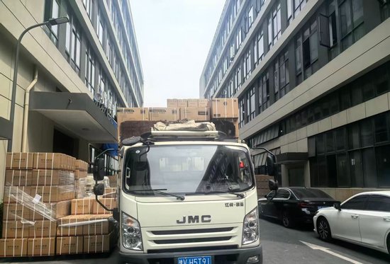 中康電器轉內銷的貨物。受訪者供圖