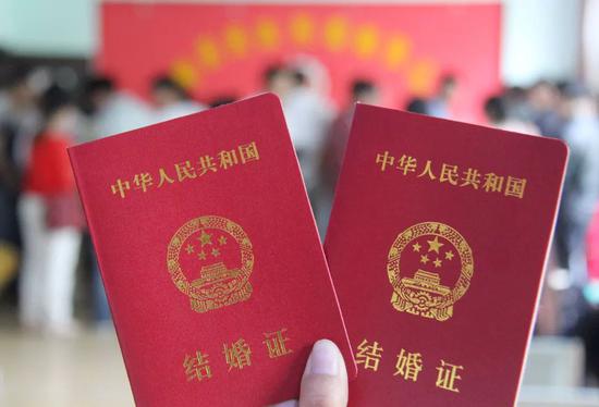 辖区18岁人口比重_跪求中国18到25岁的女性人口占总人口的比重是多少