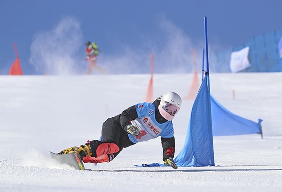  2021年2月17日，运动员在北京冬奥会张家口赛区崇礼云顶滑雪公园训练，备战2022年北京冬奥会。