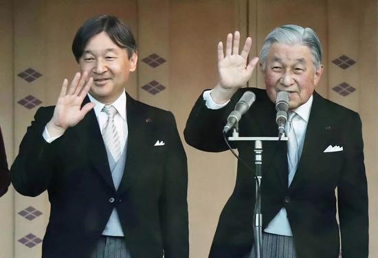 ▲2019年4月30日,日本明仁天皇将发表退位前的最后讲话,明仁天皇的长子、现年59岁的德仁皇子将于5月1日正式即位为新天皇。届时,日本将正式启用新年号“令和”。图为日本明仁天皇和德仁皇太子。图据东方IC