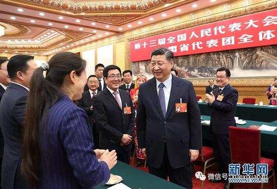 来到全国人代会甘肃代表团,对脱贫攻坚响鼓重锤