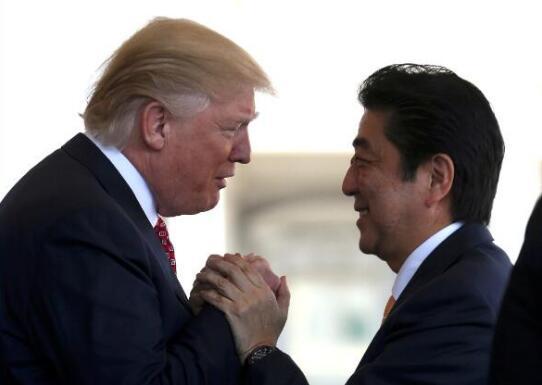 1535528589938291.jpg 特朗普喊话安倍,“我记得珍珠港事件”。(图源:视觉中国)