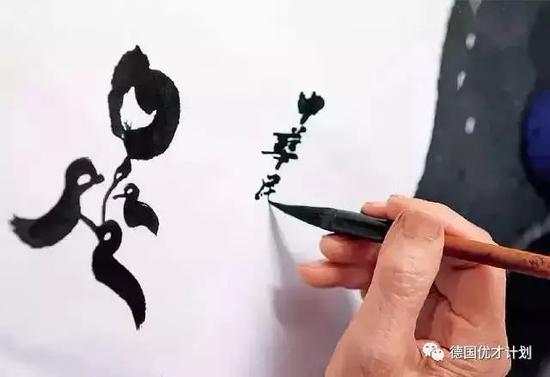 朋友们知道后都笑话他异想天开