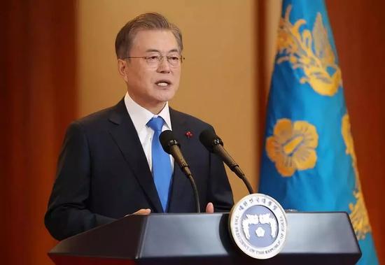 1月10日,韩国总统文在寅在新年记者会上发表演讲。新华社/纽西斯通讯社