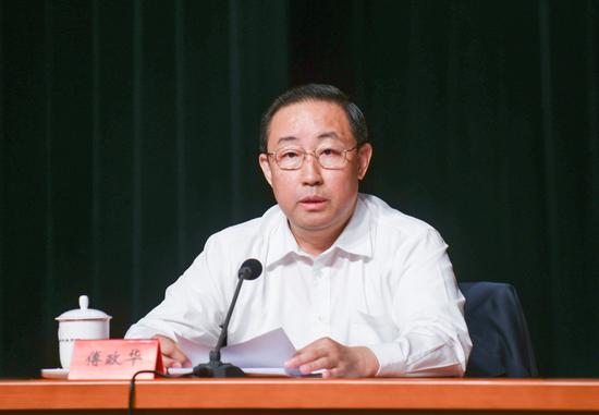 5月6日,司法部部长傅政华为政法领导干部学习贯彻习近平新时代中国特色社会主义思想专题研讨班学员做题为《贯彻全面依法治国新要求,为推进法治国家、法治政府、法治社会建设作出新贡献》的辅导报告。