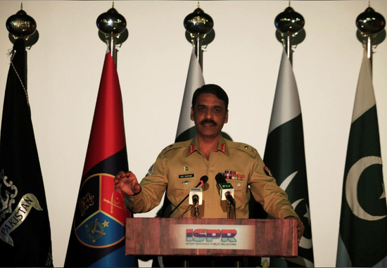 巴基斯坦军方发言人阿西夫·加福（图源：路透社）