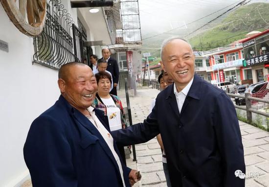 爲依靠生態旅遊致富的農戶由衷高興