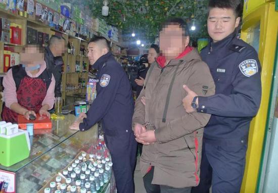 万博体育可靠么·狠人往自己胳膊注水,变成大力水手!结果上擂台却被暴虐