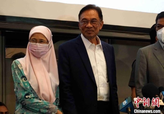 从监狱走出来的马来西亚新总理，75岁的他夙愿以偿