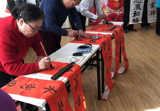 百盛指定赌场,记者暗访:三万元改装大货车 超载几趟就回本