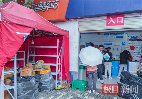 武汉工程大学菜鸟驿站有点忙