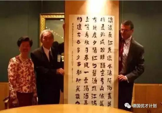 朋友们知道后都笑话他异想天开