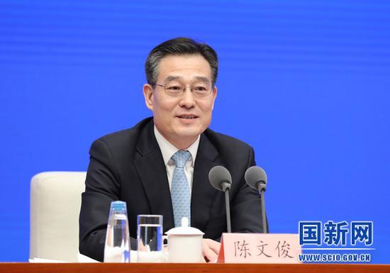 陈文俊在新闻发布会上。 国新网 图