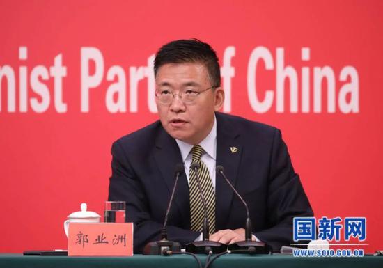 6月28日,中央对外联络部副部长郭业洲在庆祝中国共产党成立100周年活动第二场新闻发布会上表示,截至6月27日,共收到1300多封中国共产党成立100周年贺电函,其中致贺人包括150多位国家元首、政府首脑,200多位政党的主要领导人。图源 | 国新办网站