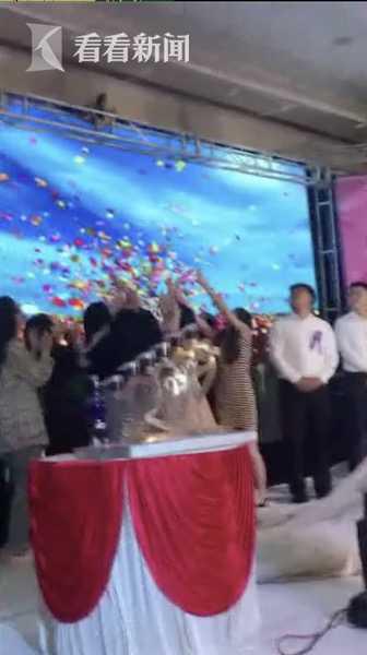 事后,他将这一幕发上网后,引来网友关注,大家被他超强的应变能力折服。