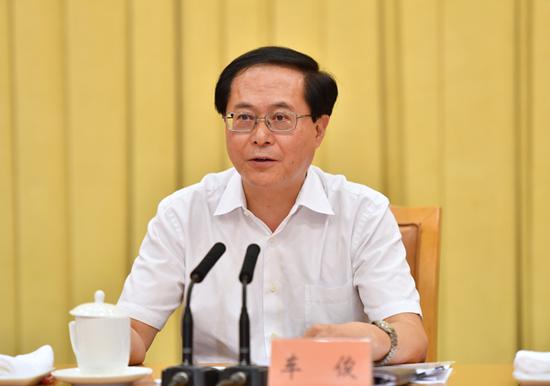 16日晚,省委召开本届第四次县委书记工作交流会,省委书记车俊讲话。浙江在线记者 梁臻 摄